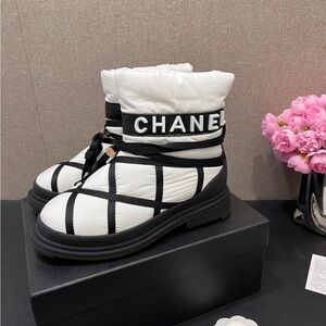 Chanel Women's Black and White Quilted Boots